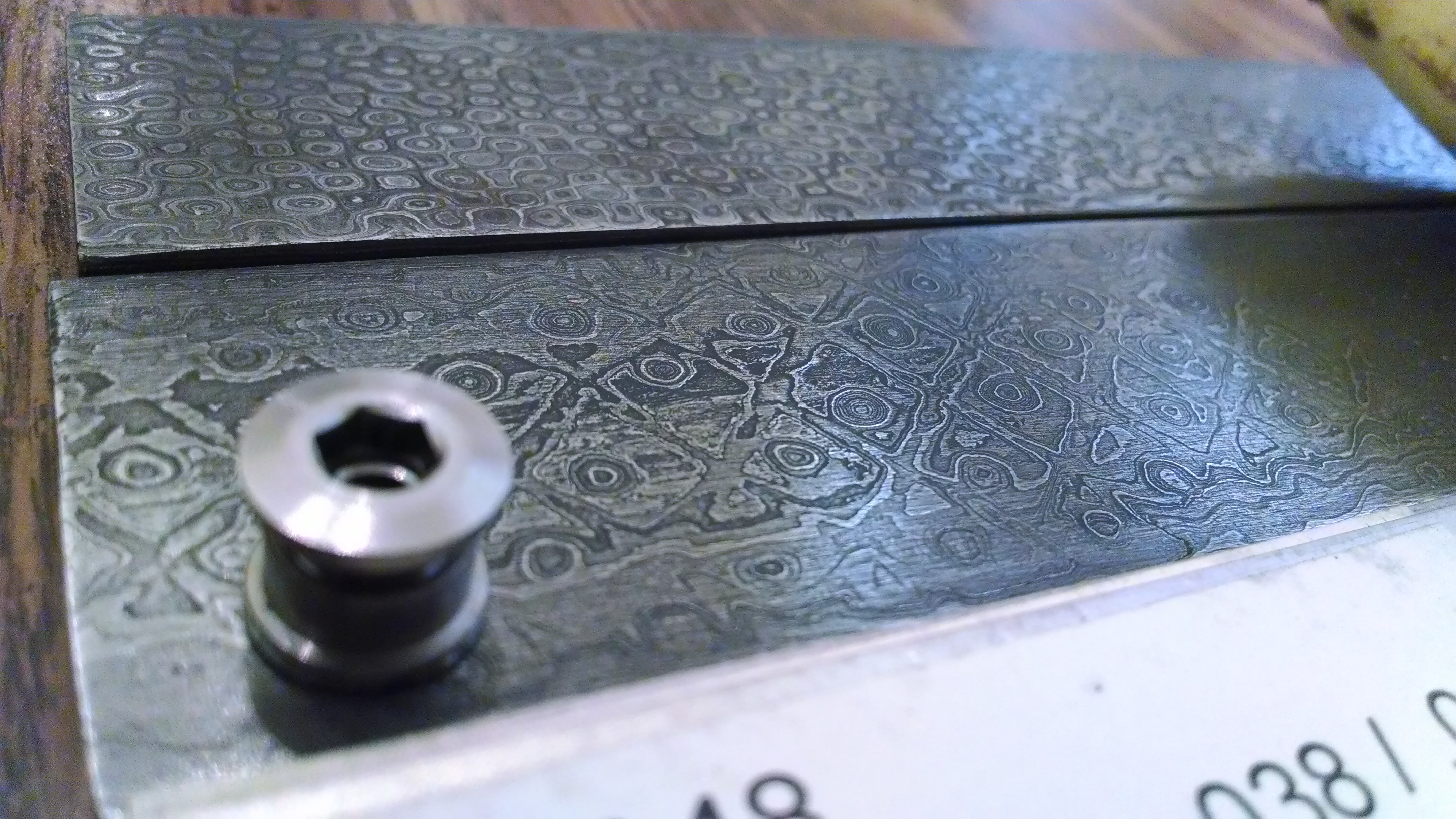 detail picture of damascus / pattern-welded steel
